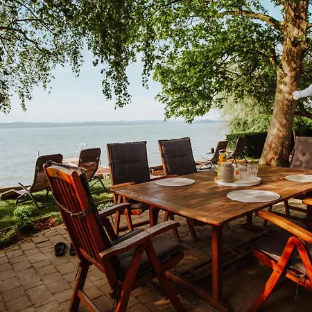 Tópartiház Casa de Férias *